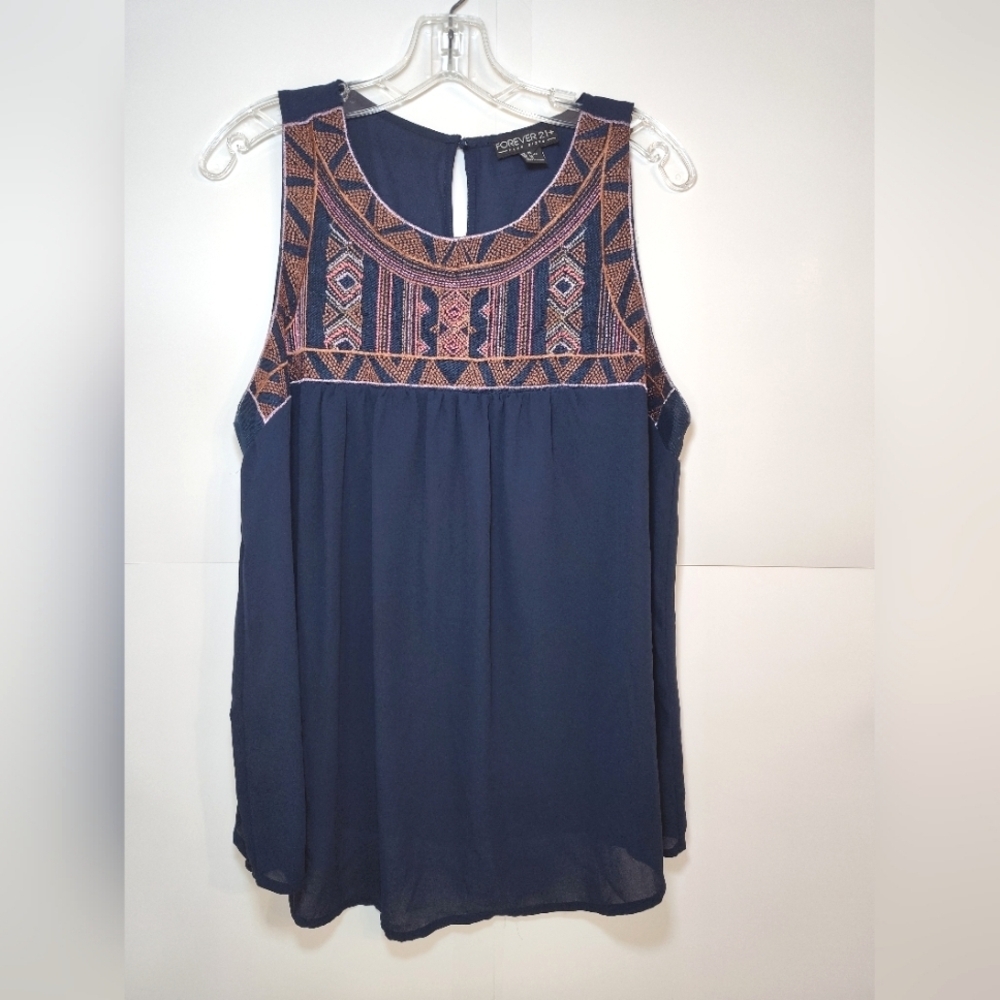 Forever 21 + Women's Navy Blue Embroidered Detail Size (XL)